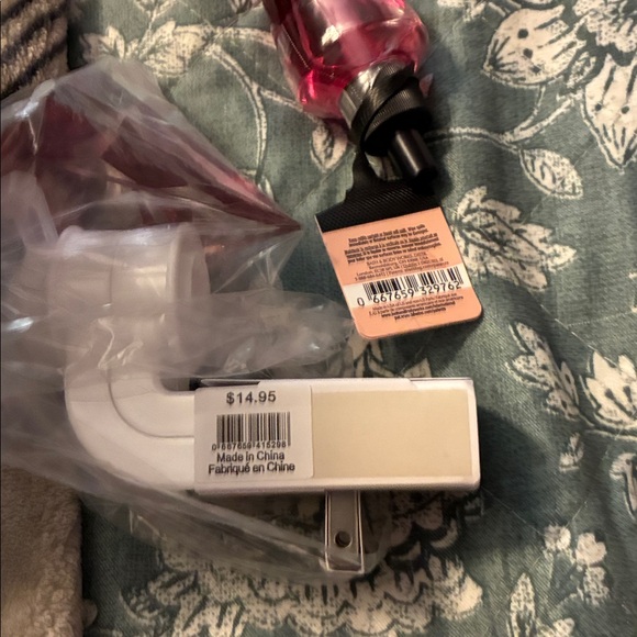 NWT White Barn BB& W’s Pink Diamond-Shaped Wallflower Plug In & Refill - Picture 4 of 4